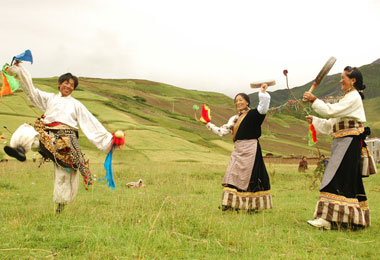 Locals are performing Dingqing dance