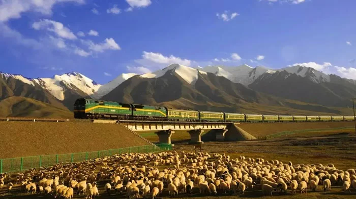 Qinghai-Tibet train to Lhasa from Guangzhou