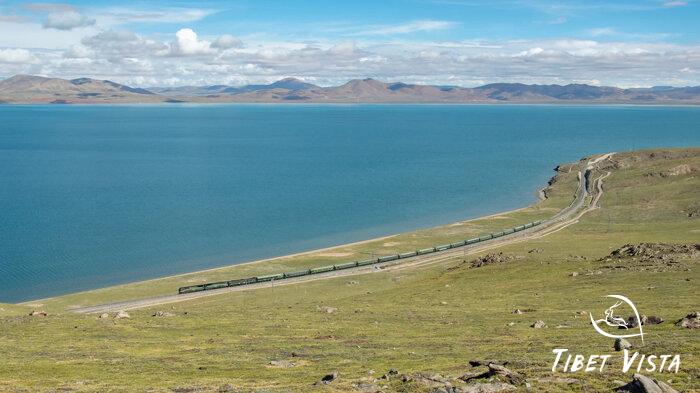 tibet train and cona lake