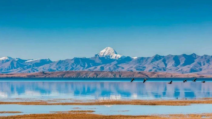 The serene Lake Mansarovar and vista of Mt. Kailash