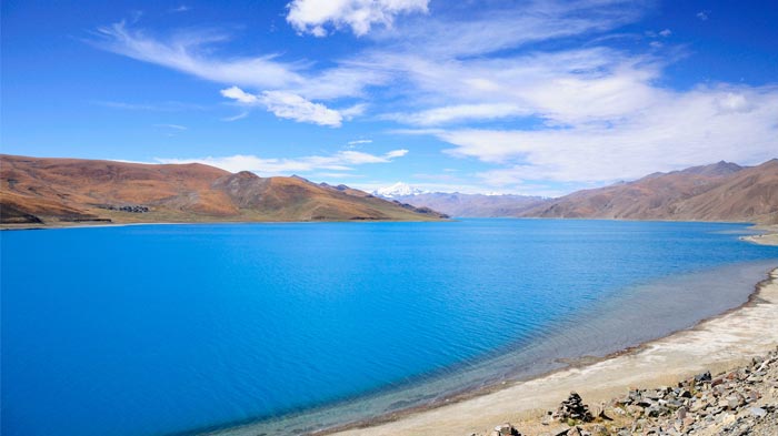 Yamdrok Lake in October