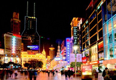 Never miss the chance to shop in prosperous Nangjing road 
