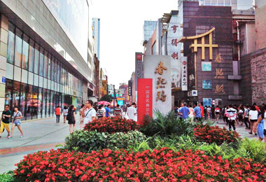 You can stroll leisurely yourself at Chunxi Road Pedestrian Street