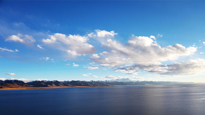 Heavenly Namtso Lake, the world's highest saline lake
