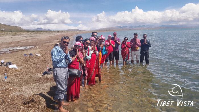 Indian pilgrims visit Lake Mansarovar