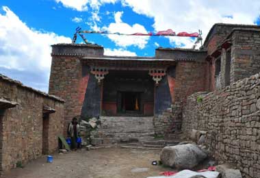 You may take a visit to the Zunzhuipu Temple which been built around Milarepa's cave.