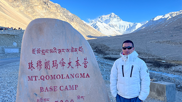 Everest base camp tour in April