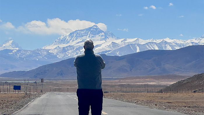 The road from Lhasa to Everest base camp