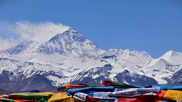 Clear view of Mount Everest from Gawula pass