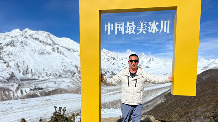 explore the Yarlung Glacier in Nyingchi