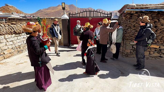 Family Visit at Yamdrok lake.