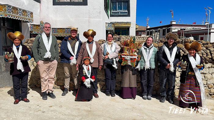 Group Photo at Yamdrok lake.
