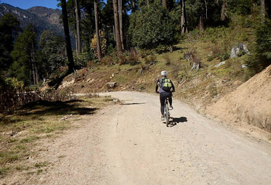 Explore the biking trail of Khuruthang – Samdiingkha – Punakha