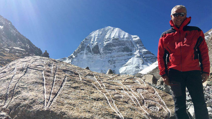 The stunning visibility of Mt.Kailash region in April is perfect for a religious walk. 