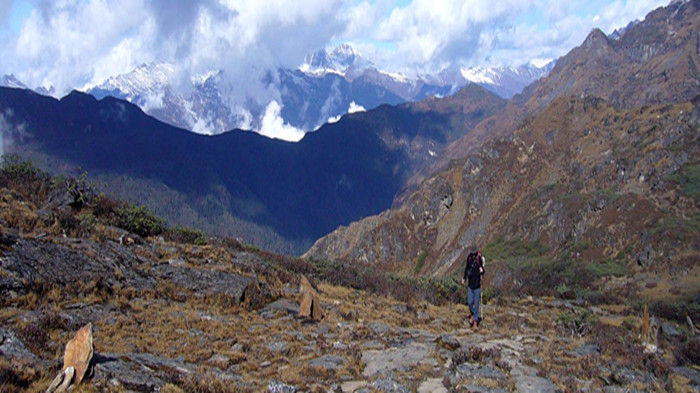 Start the Druk Path Trek to enjoy the majesty of Bhutan winter mountains 