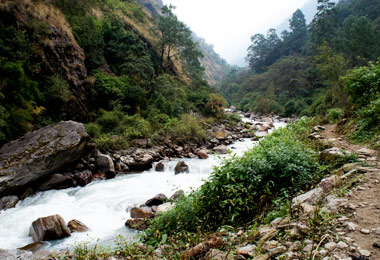 The beautiful scenery along Jili Dzong to Jangchhu Lakha trek trail. 