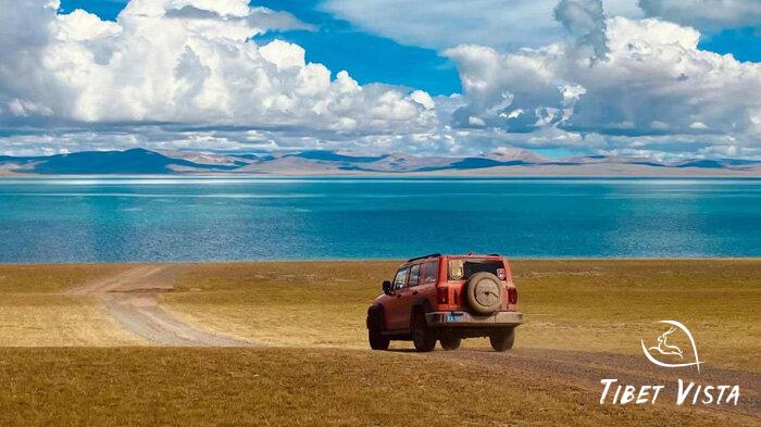 The stunning views of Tibet overland tour in autumn