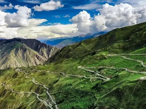 picturesque highway to Tibet from Chengdu