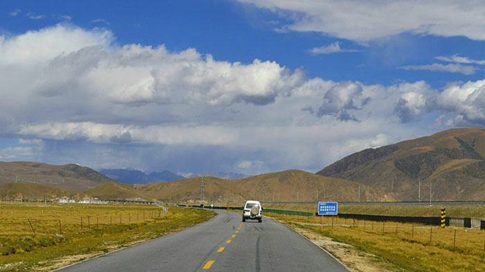 Travel overland from Sichuan to Tibet via G318
