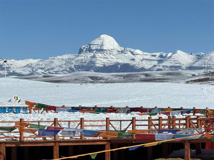 Snowy Beauty of Tibet