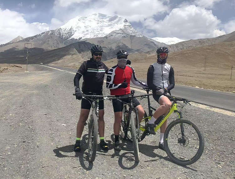 Tibet bike tours