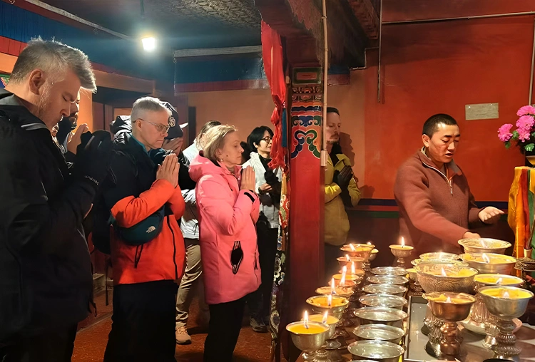Visit Tibet monastery tour