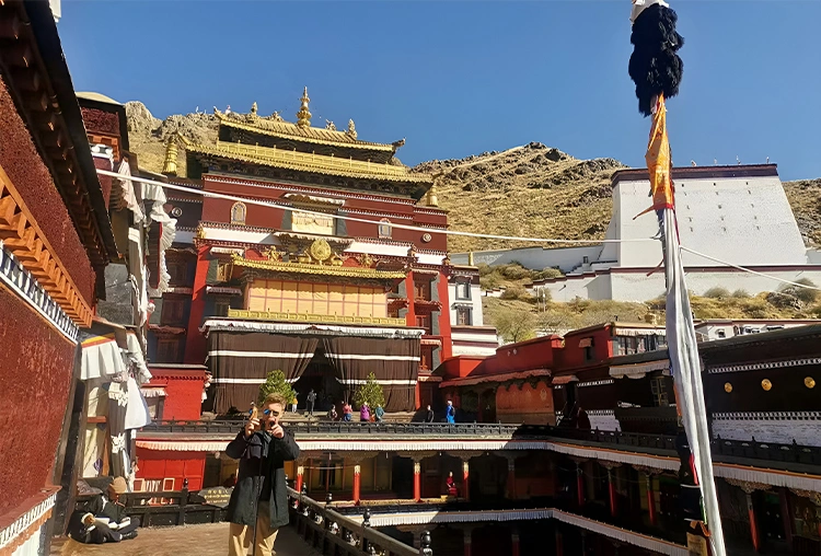 Visit Tibet monastery tour