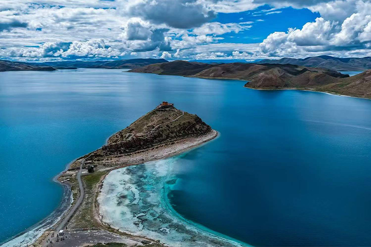 Yamdrok Lake and Rituo Monastery