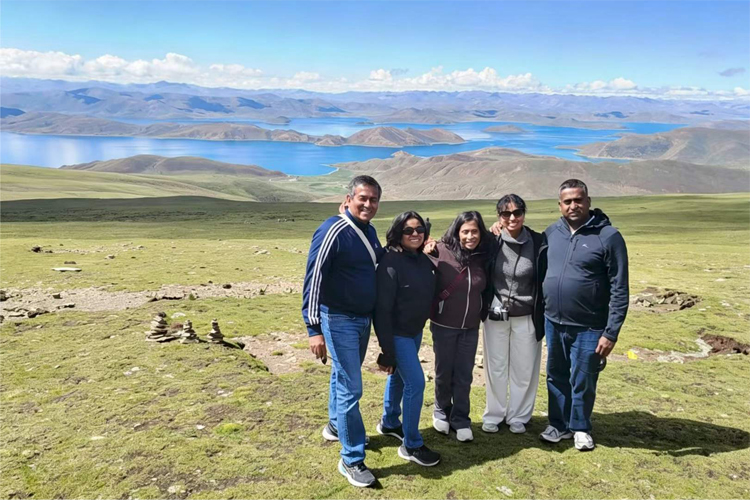 Yamdrok Lake