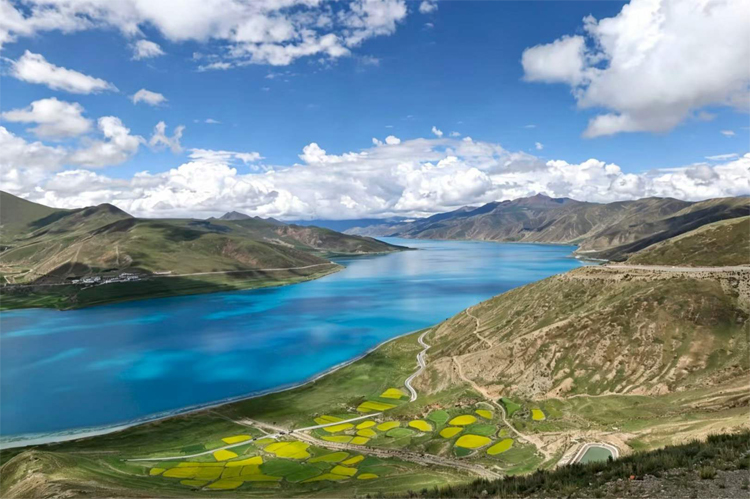 Yamdrok Lake