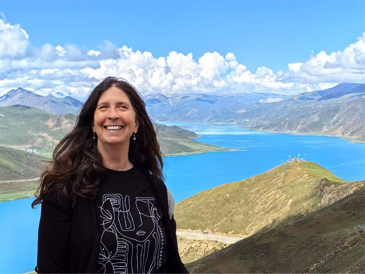 Yamdrok Lake