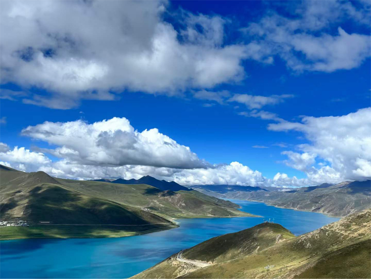 Yamdrok Lake