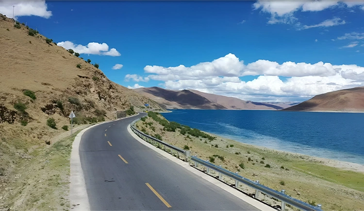 Yamdrok Lake Tour