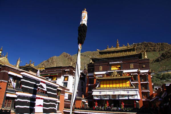 Visit Tashilunpo Monastery