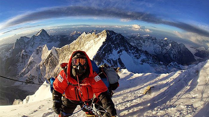 Climb the Everest