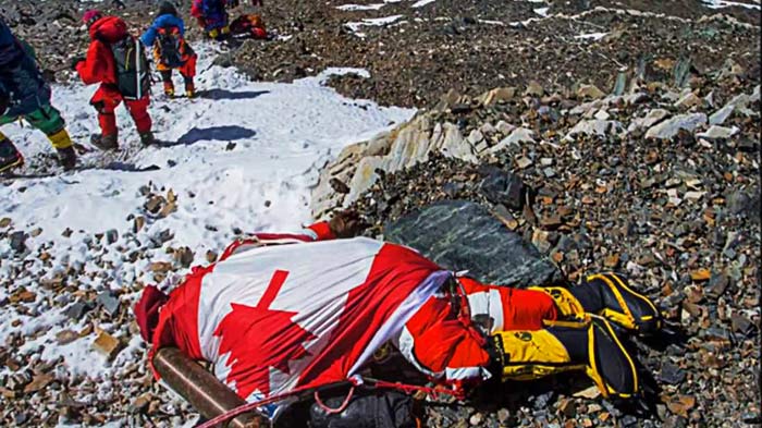 dead bodies seen on mount everest