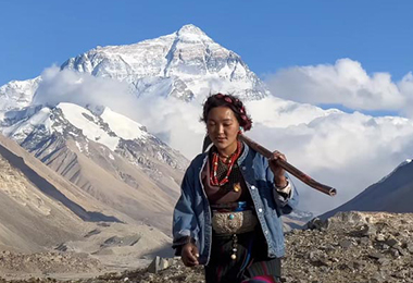 Explore the village life at the foot of Mount Everest