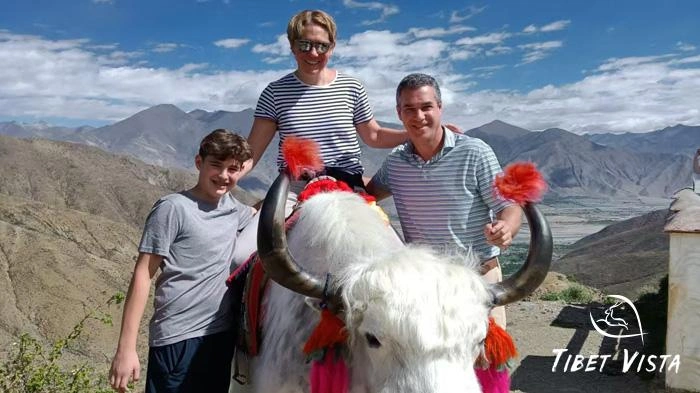 Our guests took photos with adorable Tibetan yaks