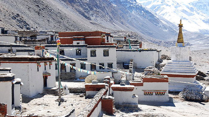  Rongbuk Monastery 