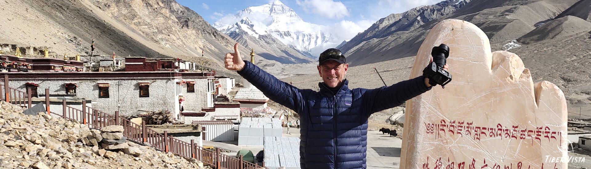 guests-at-rongbuk-monastery