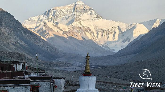 rongbuk monastery and everest