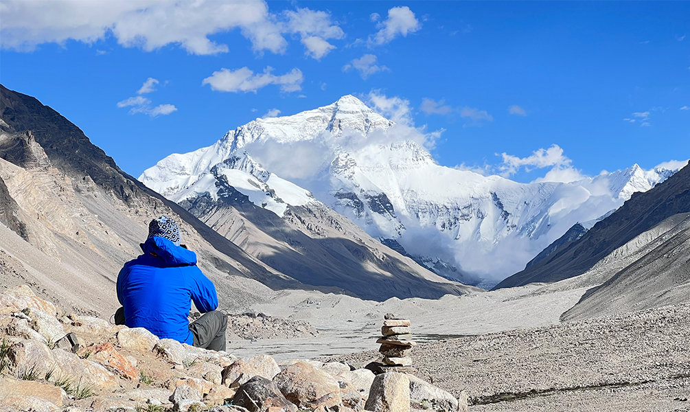 rongbuk monastery and mount everest