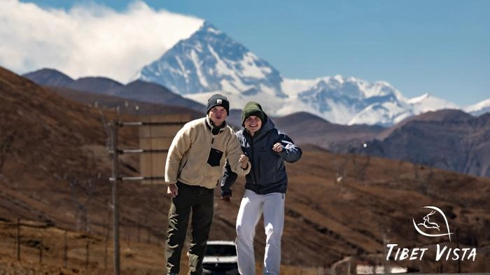 Our guests visit the majesti Mount Everest in Gyatsola Pass