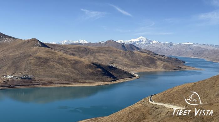 Yamdrok Lake in Winter