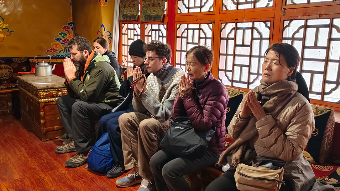 6 Days Lhasa to Drak Yerpa Meditation Tour in Shoton Festival