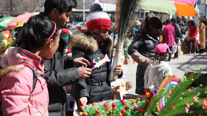 tromzikhang market tibetan new year