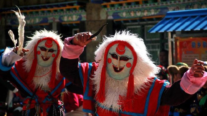 vbrasdkar dancing in tibet new year