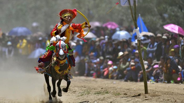 Horse racing in Xiangxiong Cultural Festival