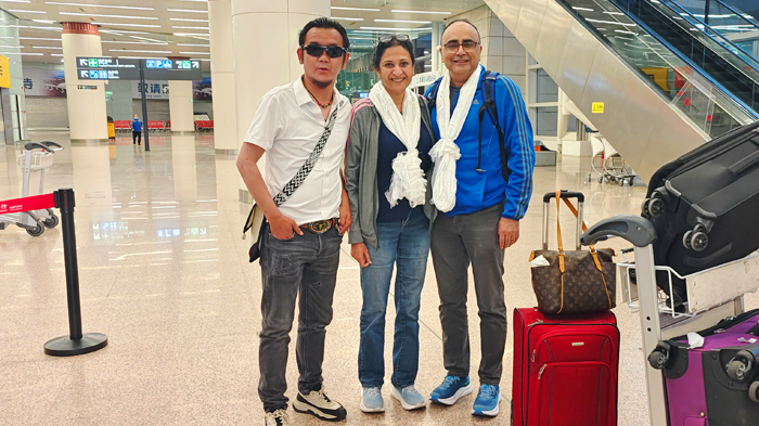 local Tibetan tour guide pick-up in Lhasa Gongga Airport