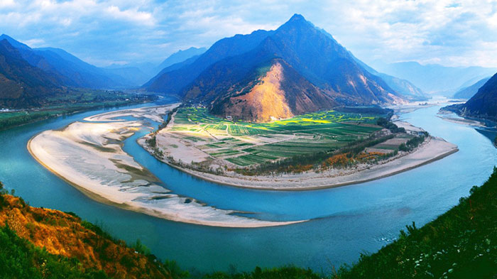 Yarlung Tsangpo Grand Canyon in Nyingchi